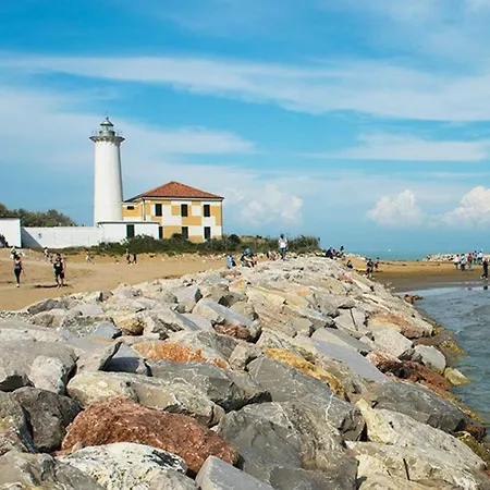 Beachside Elegant For Four Guests Bibione