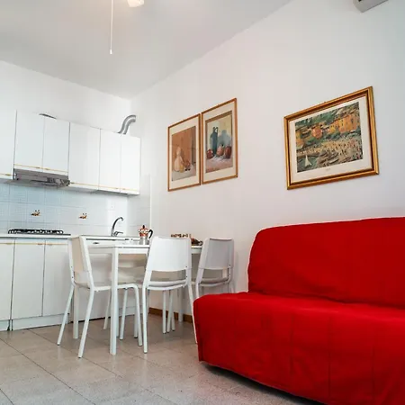 Апартаменты Beachside Elegant For Four Guests Бибионе