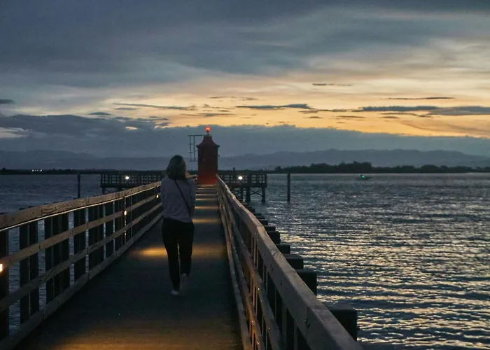 Апартаменты Beachside Elegant For Four Guests